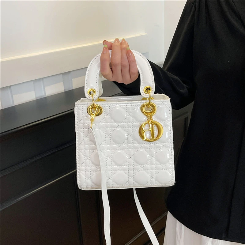 

Popular Women's Tote Bag Made of Durable Leather Luxury Brand Collection Famous Designer Influence for Chic Style