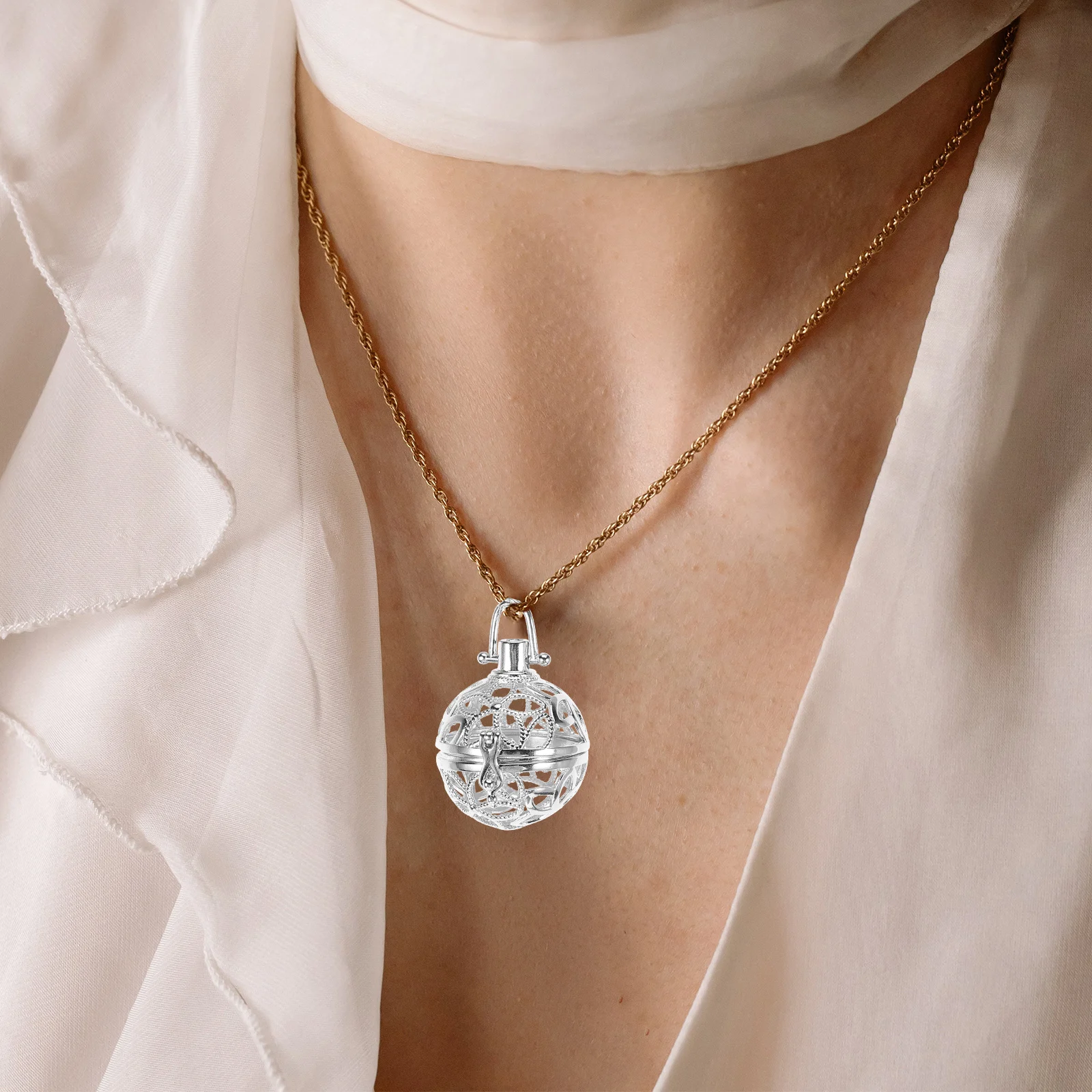 

5Pcs Essential Oil Locket Aromatherapy Diffuser Pendant Fashion Flower Design Changeable Color Balls Necklace Jewelry