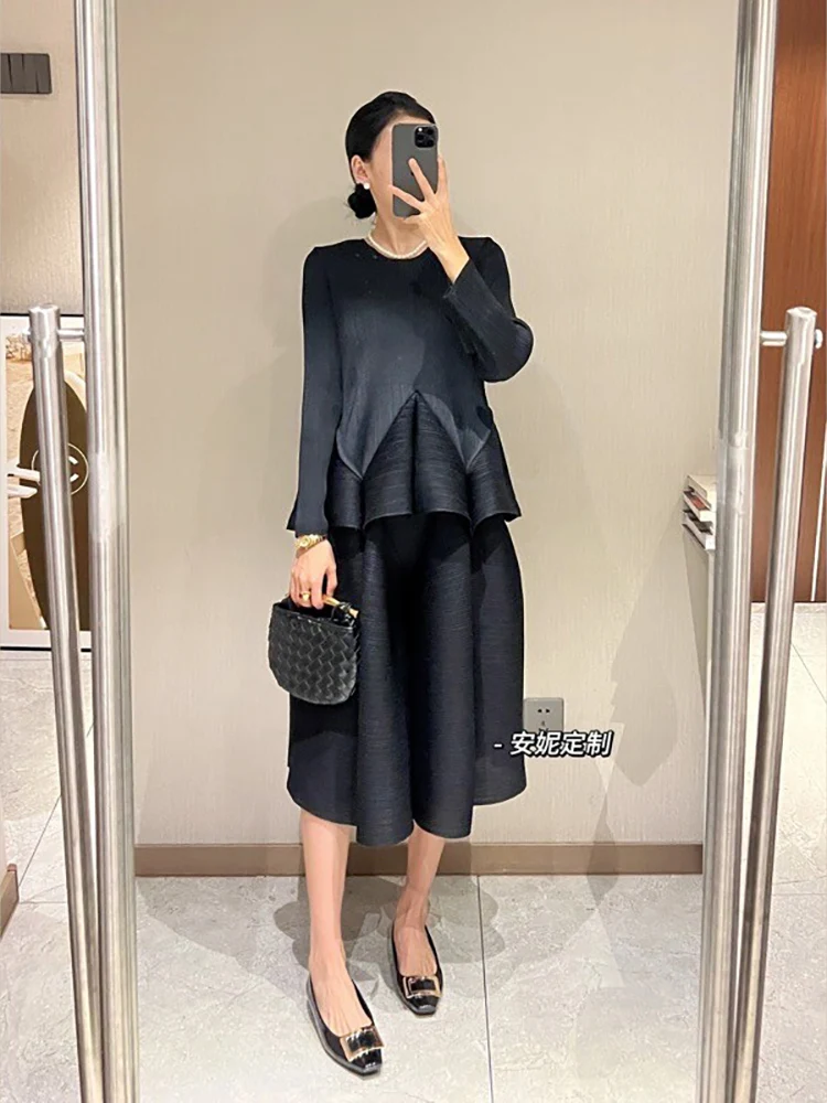 

Miyake Pleated Solid Color Suit 2025 Spring and Fall New Red Temperament Thin Top + Loose Thin Half Skirt Two-piece Female