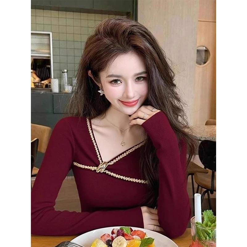 Atemberaubender roter Slim Fit V-Ne Base irt Damenpullover Design Schöne Innenbekleidung Herbst Winter Faion Ele Sle