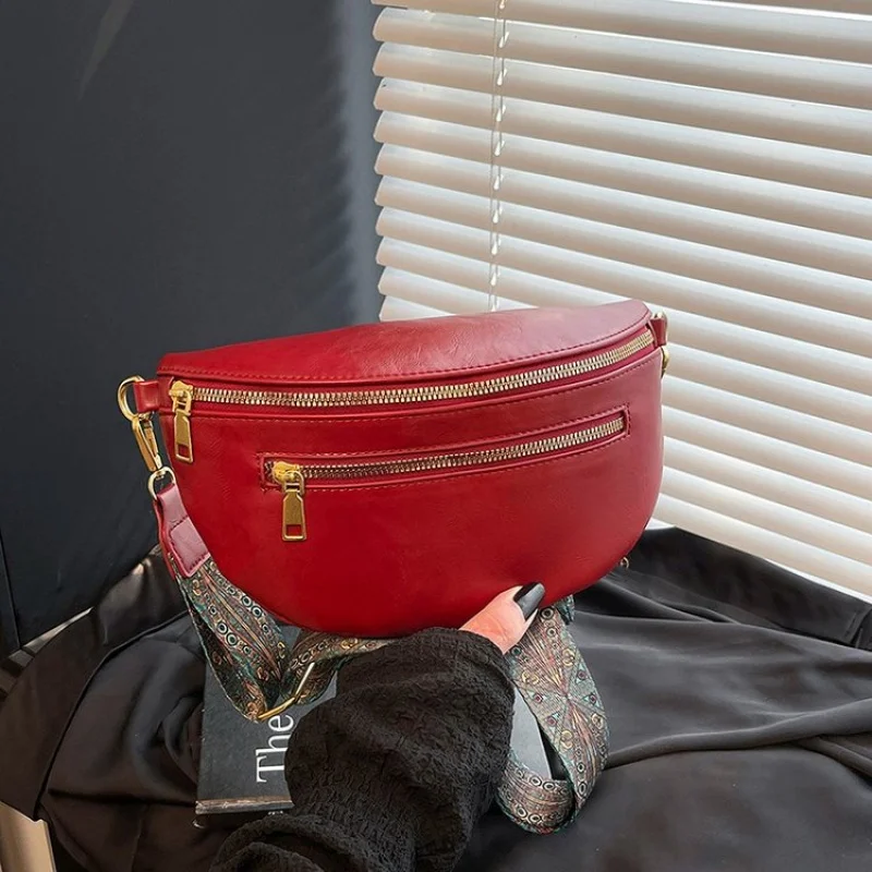 Luksusowa, ekskluzywna skórzana torba damska typu tote, popularny, klasyczny, elegancki, modny design, torba do pracy, codzienna, na co dzień.