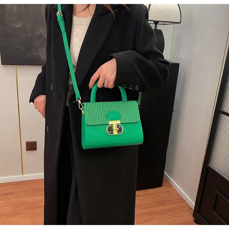 

Luxury Women's Tote Bag With Crossbody Option Genuine Leather Material Classic Elegant Handbag Spacious For Ladies Use