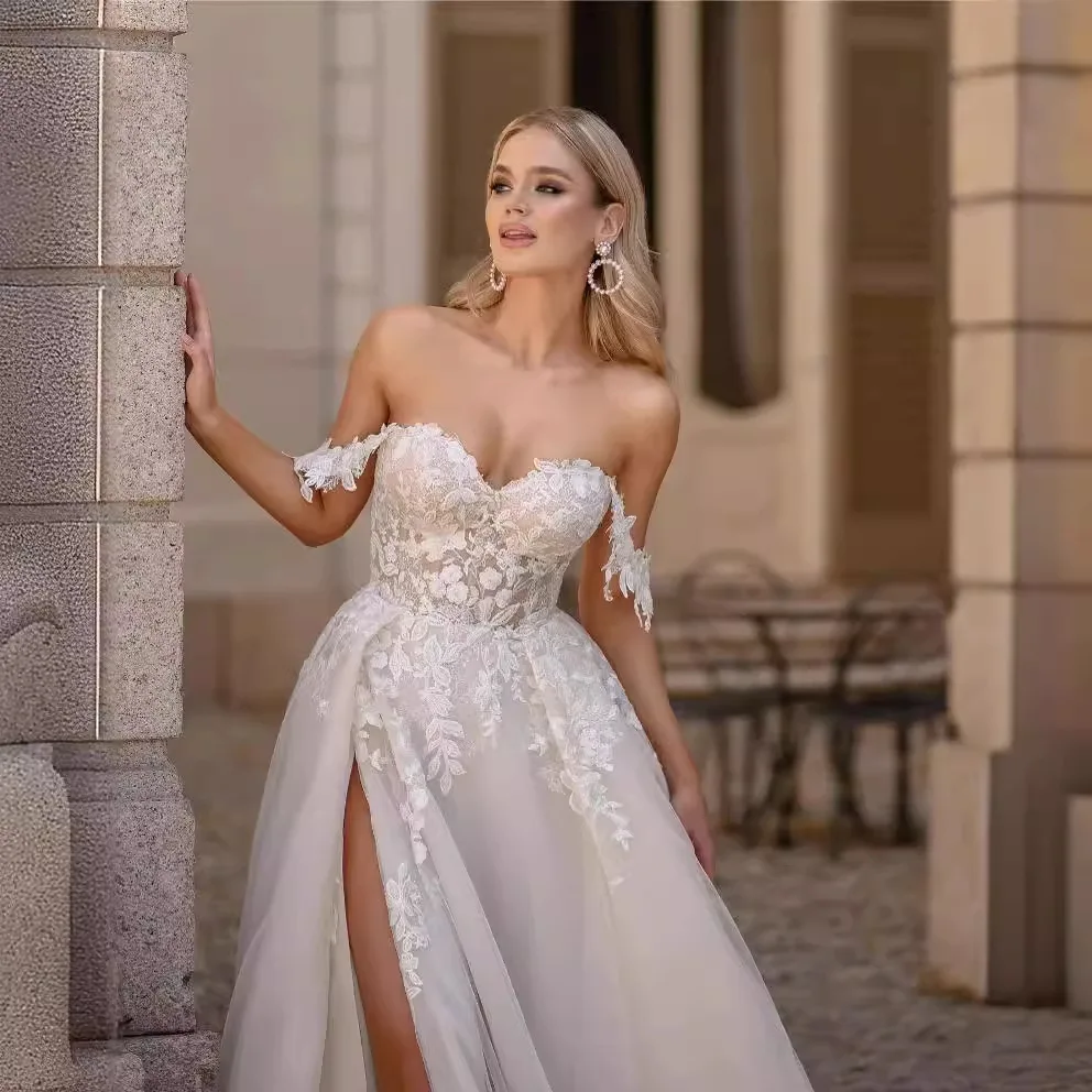 Precioso vestido de novia de tul de una línea con cola de corte y espalda de encaje para novia personalizado