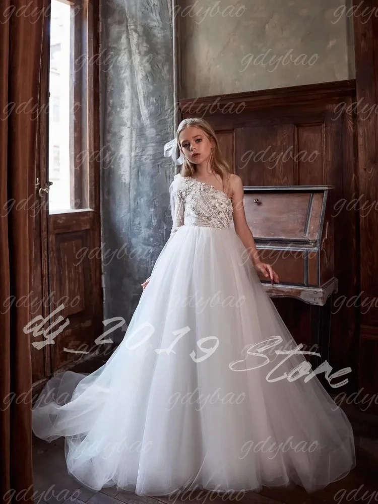 Elegant White One Shoulder Flower Girl Dress Voluminous Tulle Small Train Princess Dress for Wedding First Communion Photoshoot
