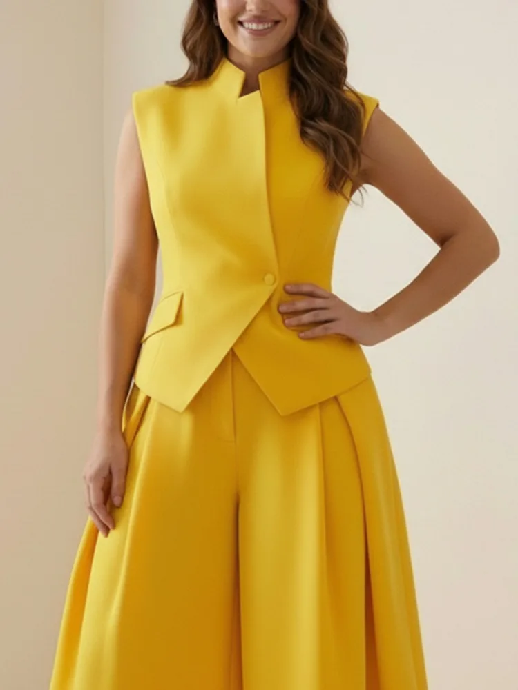 

Новая женская блузка Yeezzi 2026: безрукавка с воротником-стойкой, асимметричным подолом, на одной пуговице, минималистичная, для офиса и повседневной носки