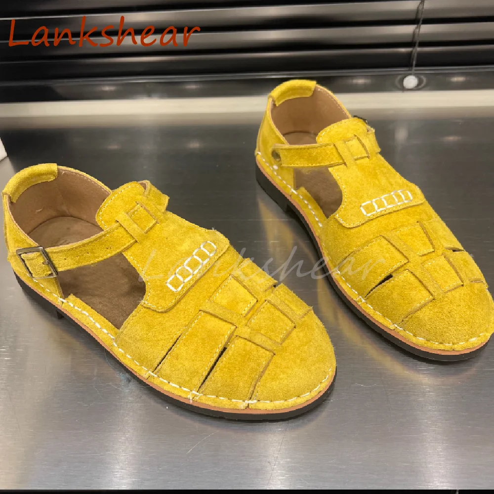 Sandalias huecas de punta redonda para mujer, zapatos de suela plana con cubierta sólida, correa de hebilla de tacón, diseño de nicho, novedad de verano