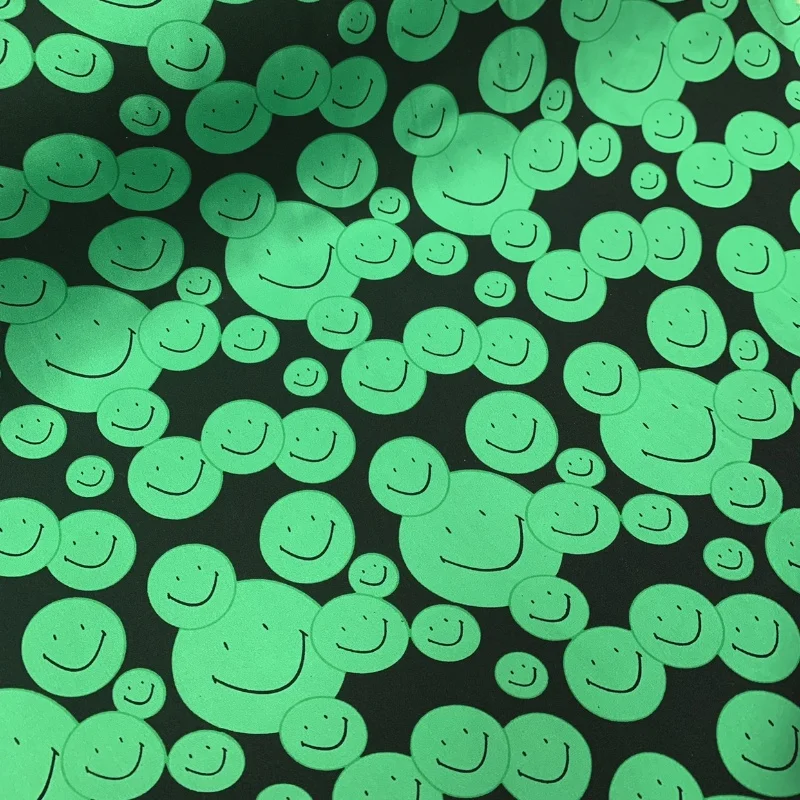 

1 метр 95% шелковицы 5% спандекс 16 мамме Жоржет шелковая ткань черная с зеленой улыбкой на лице 138 см шириной 54 дюйма по дворам JX136