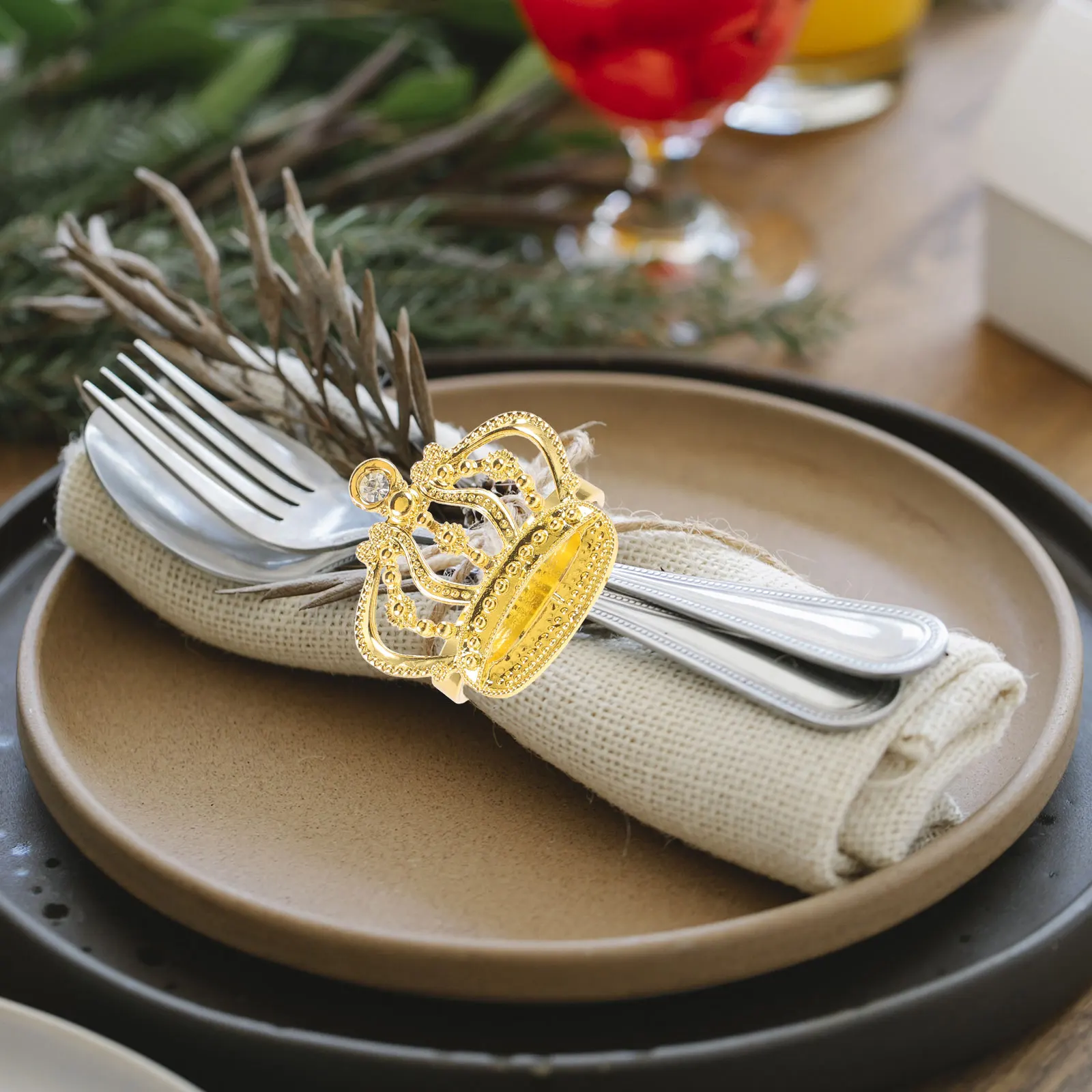 

4 Pcs Crown Napkin Rings Metal Bling Buckles Table Decorative Party Wedding Christmas Banquet Dinner Ring Holders
