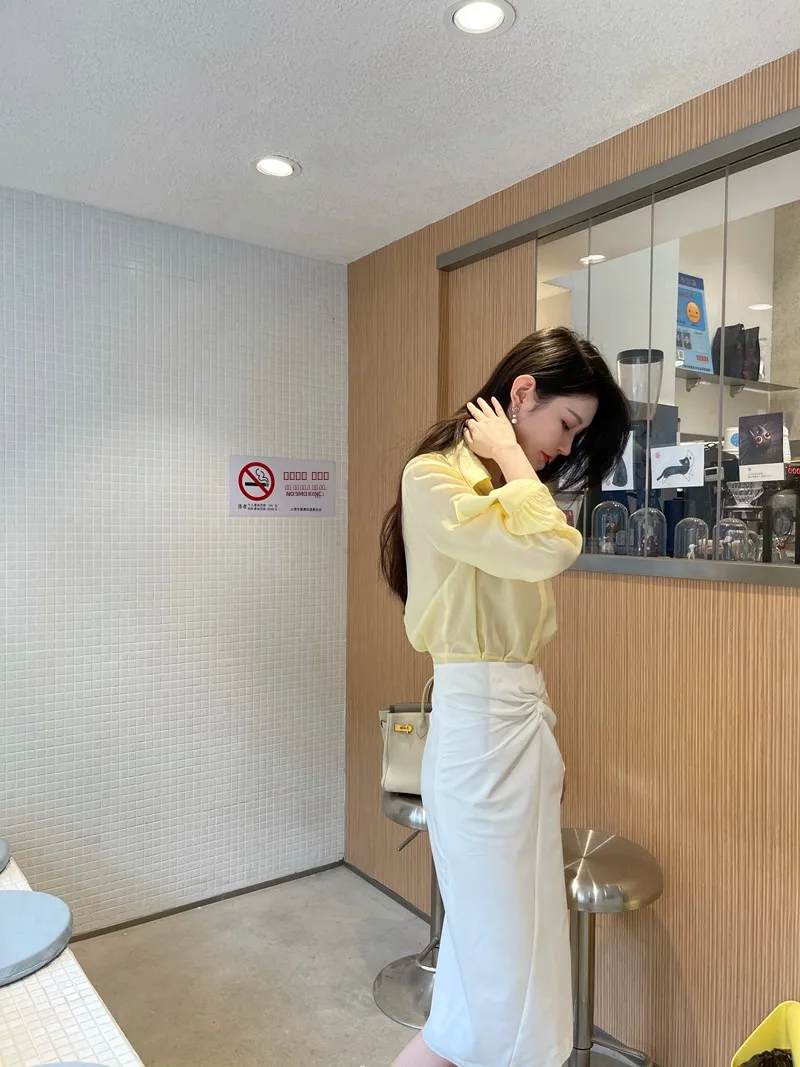 

Юбка Wcouture Original Secretary Gold, средней длины, асимметричного кроя, плиссированная, белая, универсальная, с завышенной талией, силуэт H, лето 2024