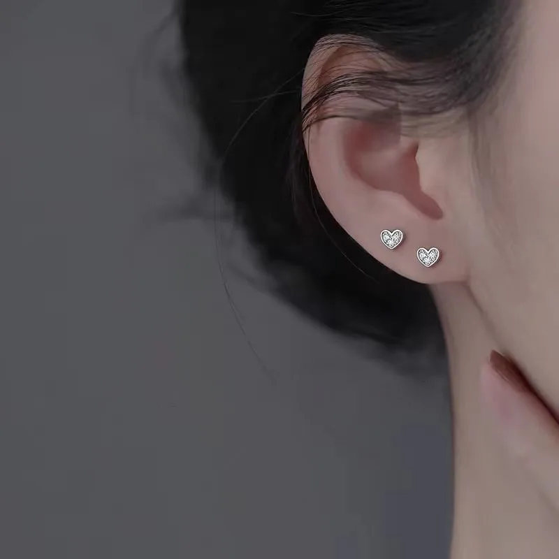 

2026 S925 pure silver heart-shaped asymmetrical earrings. Exquisite earrings. The only choice for ladies' high-end jewelry.