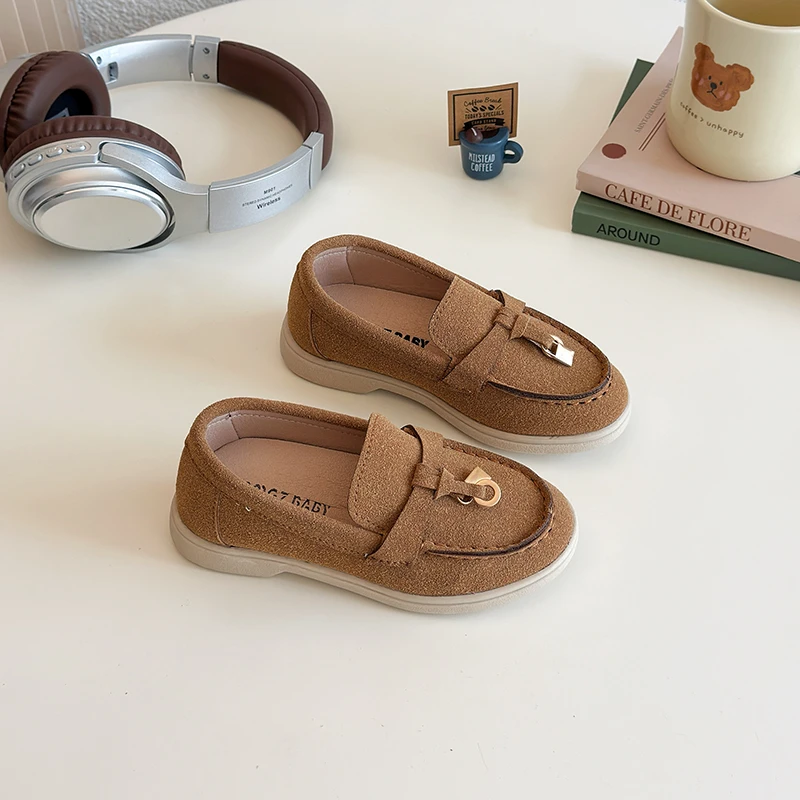 

Лоферы на плоской подошве для мальчиков и девочек. Детская модная легкая спортивная обувь. Детская уличная повседневная обувь. Удобная и дышащая.