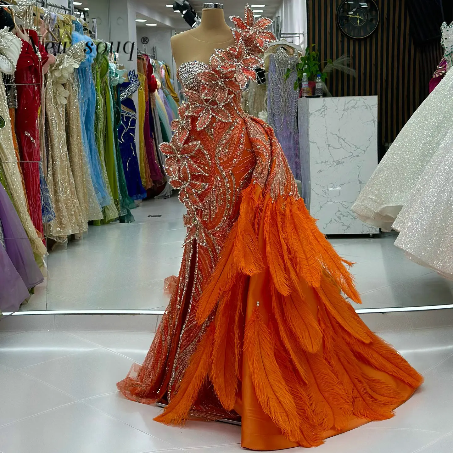 Gorgeous Dubai Orange Crystals Beaded 3D Leaf Design Evening Dresses with Feathers Side Train Customized Events Party Gowns