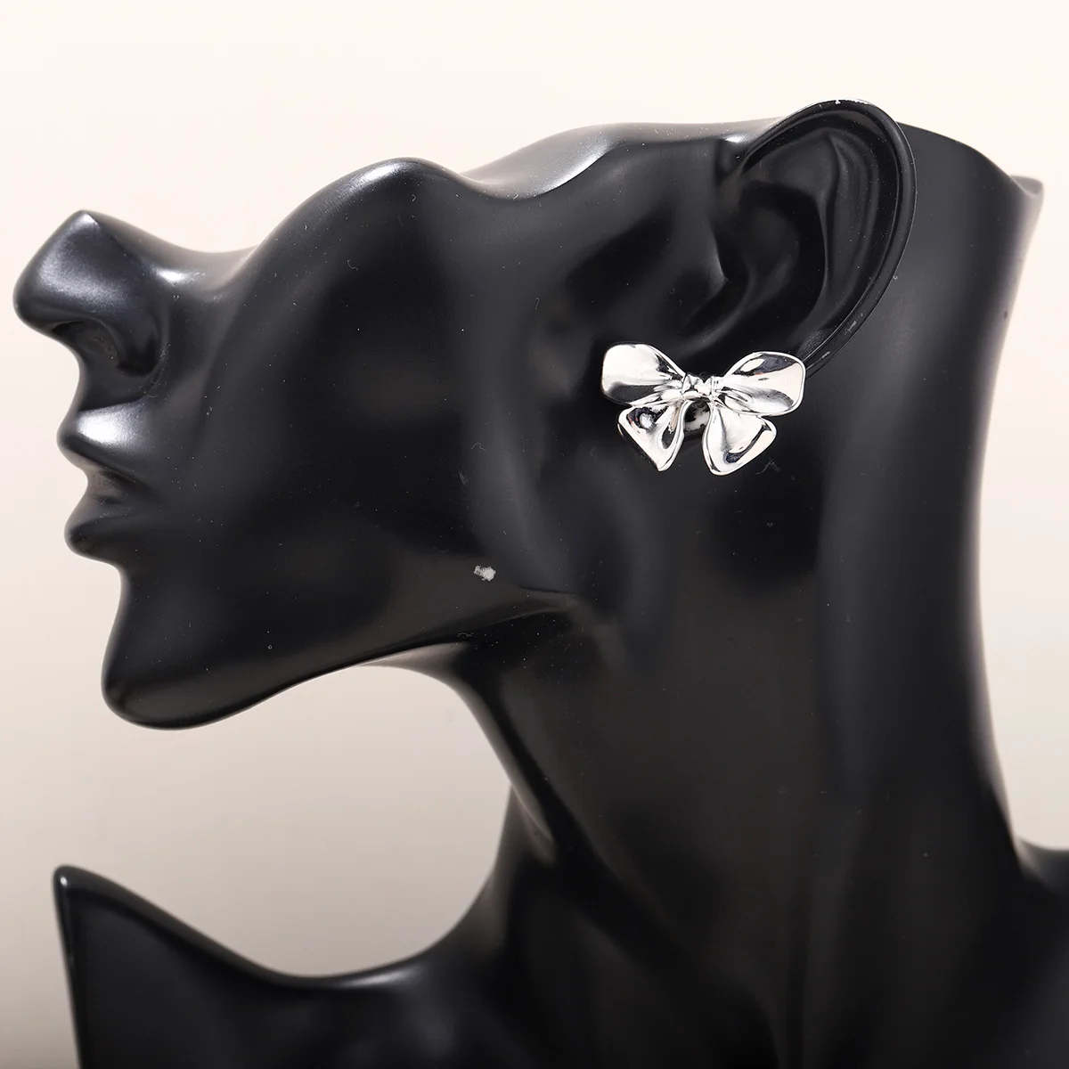 Elegant Silver Color Bow Knot Stud Earrings for Women Fashion Sweet Bow Tie Metal Ear Jewelry Gift