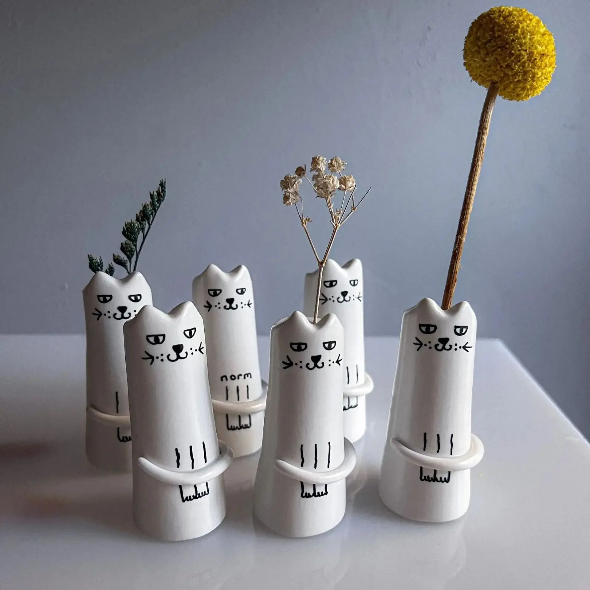 Creative Cat‑Shaped Flower Vase for Ins‑Style Merchandise, Artistic Tabletop Decorative Ornament for Home & Courtyard Display