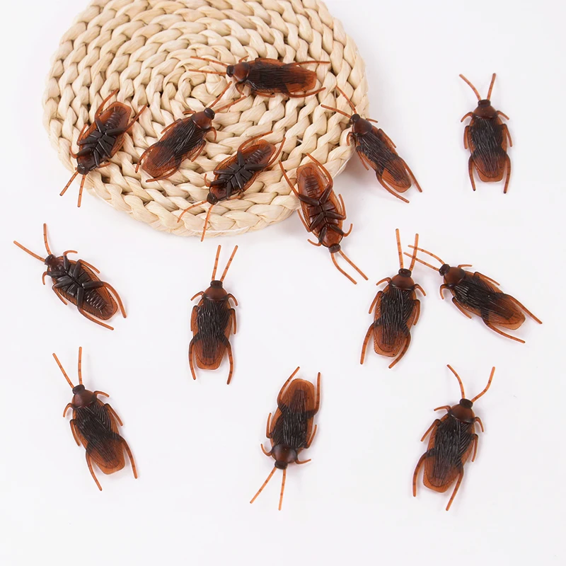 50pcs Artificial Fake Roaches Novelty Cockroach Trick Prop Scary Insects Realistic Plastic Bugs Funny Halloween Party Decoration