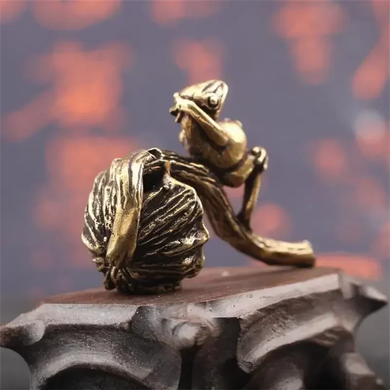 Retro Brass Lotus Seed Frog Ornaments Creative Handmade Crafts Animal Miniature Tea Pet Incense Burner Home Decor Gift