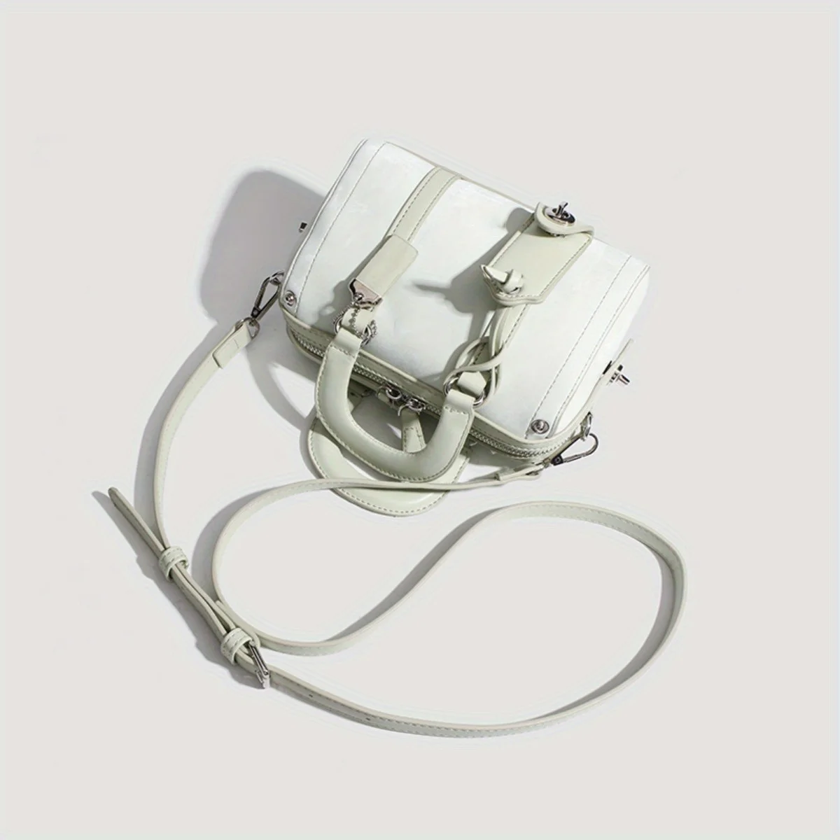 JIOMAY 2025 حقيبة يد نسائية جديدة من جلد البولي يوريثان حقيبة أسطوانية بيضاء عصرية، حقيبة كتف أنيقة وأنيقة محفظة بيضاء