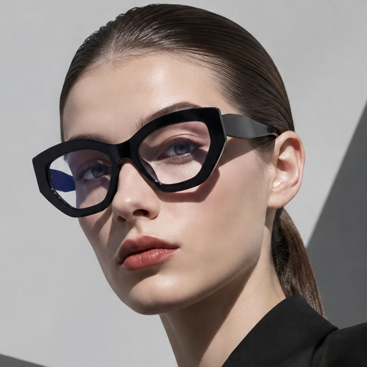1 Pair of Women's Stylish Black Spliced Cat-Eye Full-Frame Glasses, Retro, Bold, Unique, and Fashionable Women's Non-Prescription Glasses, Suitable for Street Photography, Check-Ins, Girls' Gatherings, Casual Wear, and Store Visits