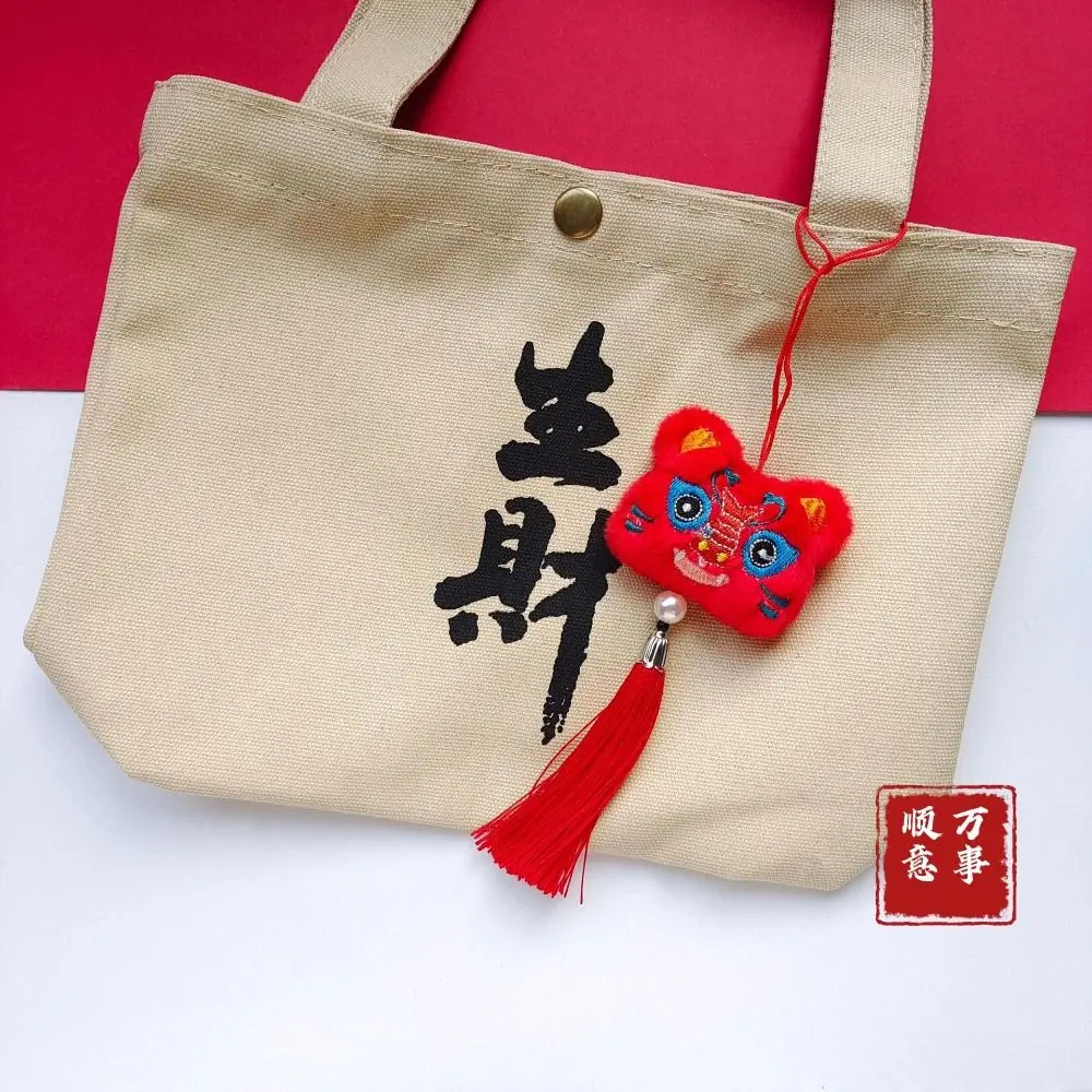 Estilo chinês leão dança borlas pingente dos desenhos animados vermelho 2025 ano novo zodíaco sorte com borla cobra mascote plushies