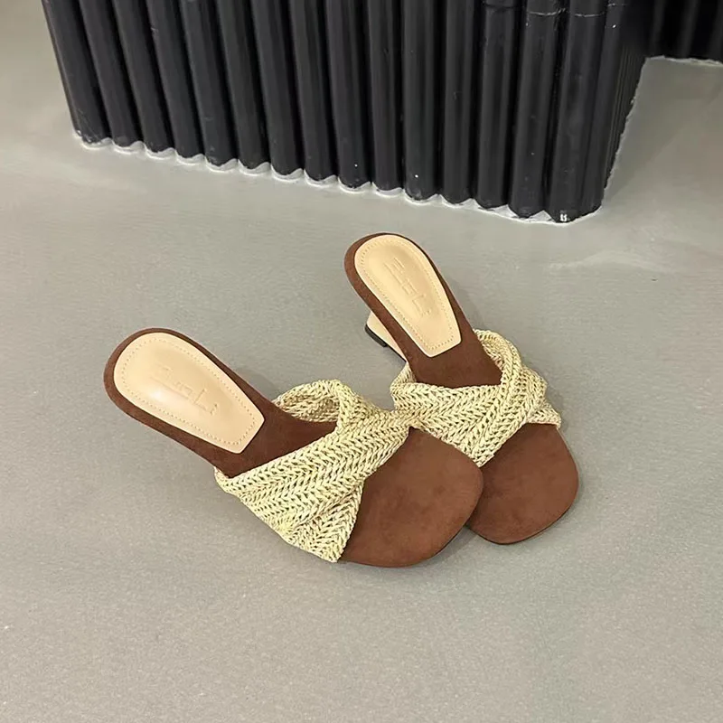 

Новинка 2023 года, женские летние пляжные шлепанцы на танкетке, шлепанцы для женщин, обувь на каблуке, модные женские тапочки на танкетке, сандалии, обувь