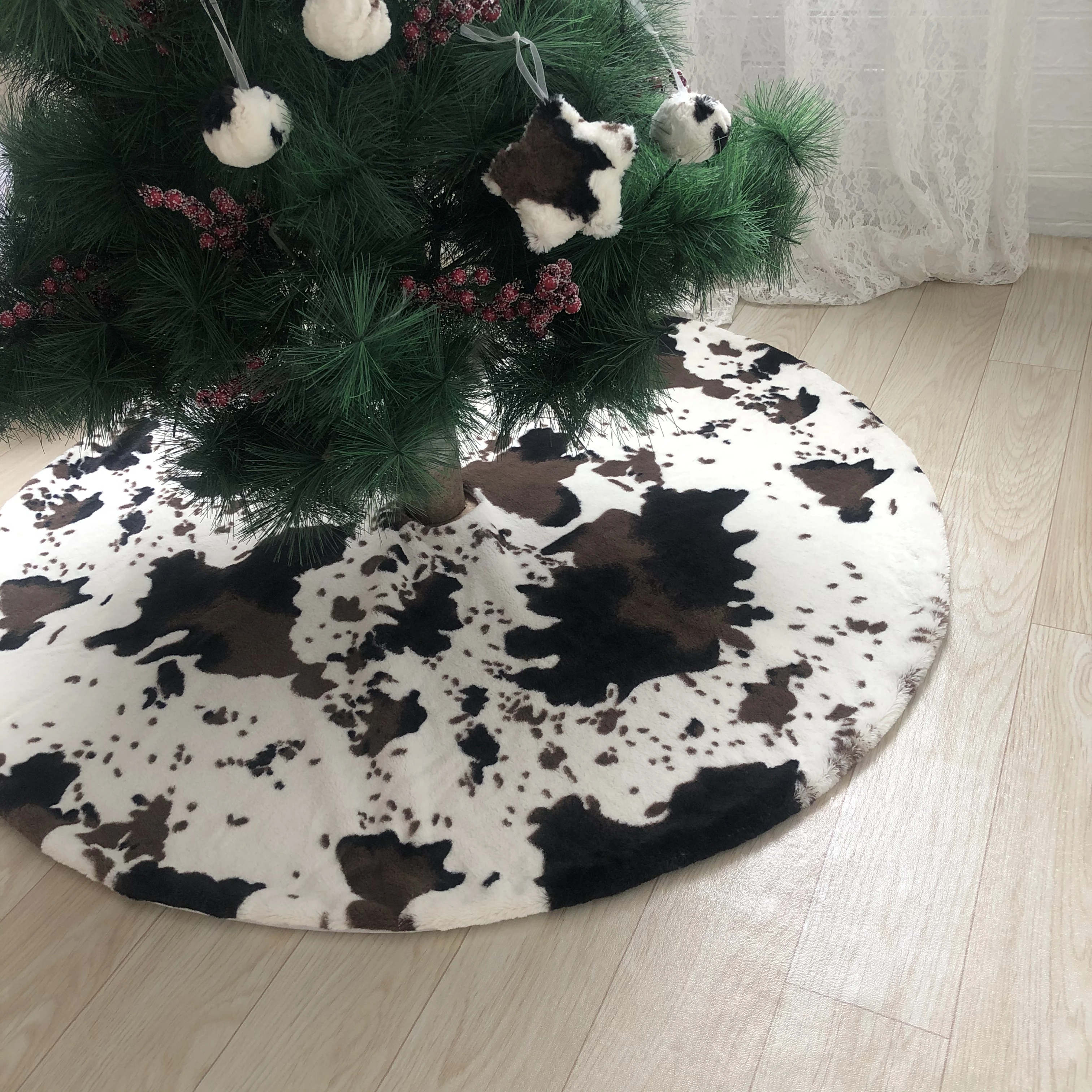 

Cow Print Christmas Tree Skirt Plush Non-woven Fabric Tree Skirt Double Layers Tree Mat For Holiday Party Winter Home Decoration