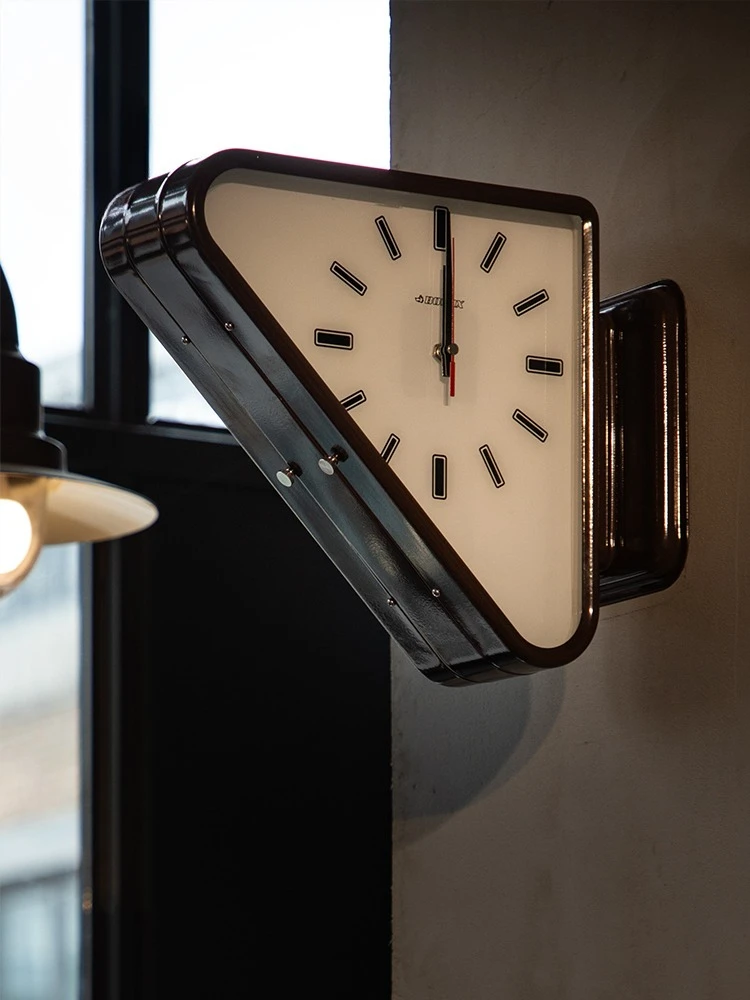 ساعة حائط مثلثة معدنية على الوجهين، ساعة حائط صامتة، ديكور حائط بسيط #2