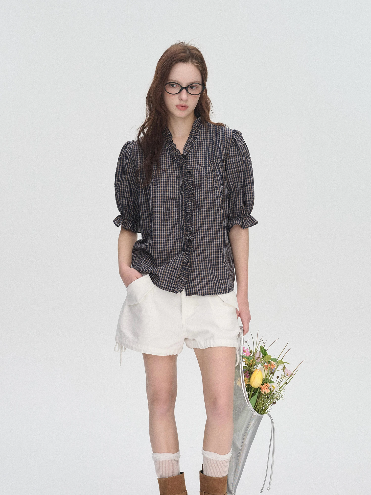 

Романтичная винтажная синяя рубашка в скандинавском стиле в клетку с деревянными пуговицами, весенне-летняя, универсальная, женская, во французском стиле, свободного кроя, дышащая, из дышащей ткани.