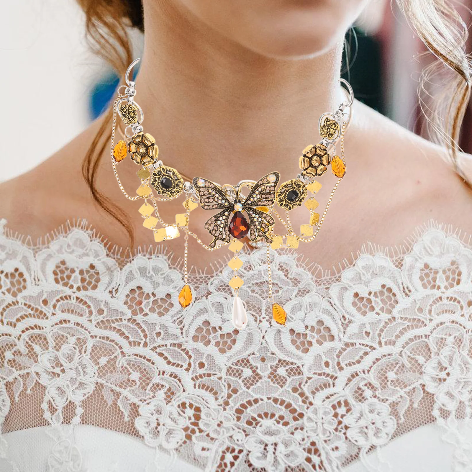 

Vintage Rhinestone Butterfly Clavicle Chain Necklace For Women Alloy Choker Retro Neck Jewelry Lightweight Party Wear