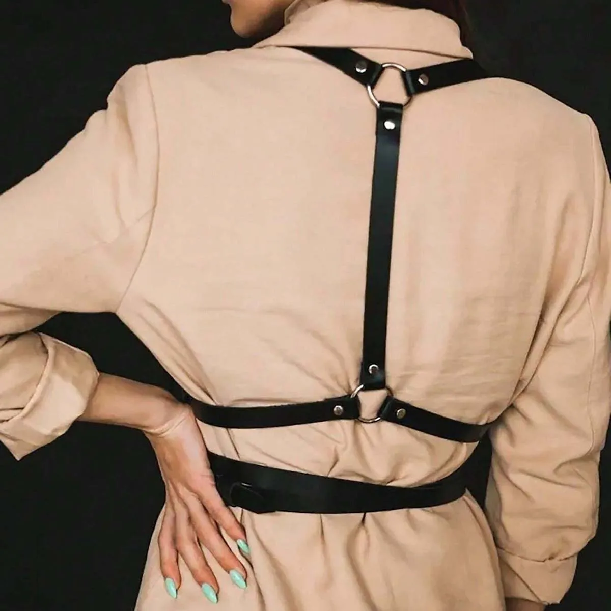 arnes mujer arnes mujer de cintura lenceria sexis para mujer body lencería fina para mujer Arnés de pecho cruzado negro con múltiples hebillas y correa de cuero ajustable para combinar con el atuendo diario.