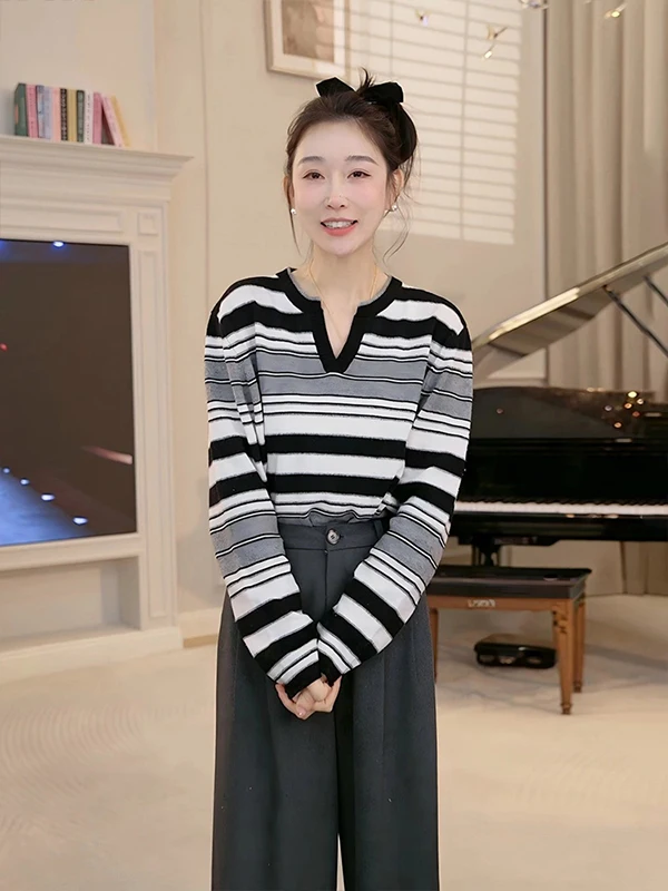 

OUDOEE Faionable Striped Color Blo V-Ne Wool Knit Sweater Loose Fit High End Ladies' Sweater Casual Sle Long Sve