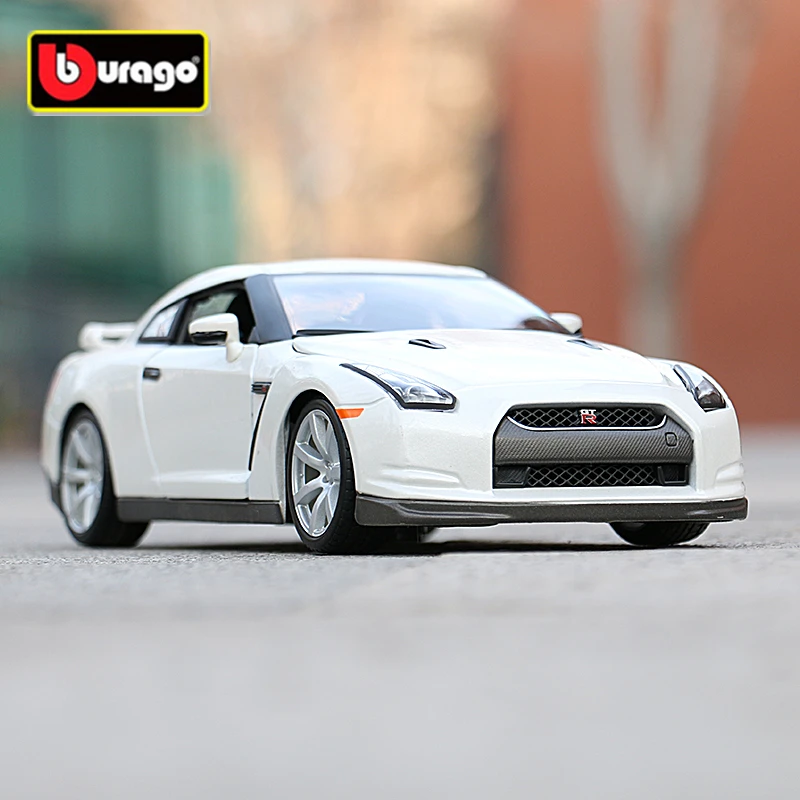 

Модель автомобиля из сплава Bburago 1:18 2009 Nissan GT-R R35, литой металлический игрушечный автомобиль, модель высокой модели, коллекция, подарок для детей