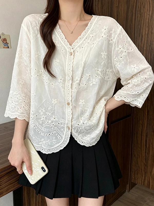 

plus Size Women's Shirt V-Neck Short Sleeve Embroidered Floral Lace Thin Style Casual Summer Top Slimming Effect Premium Feel