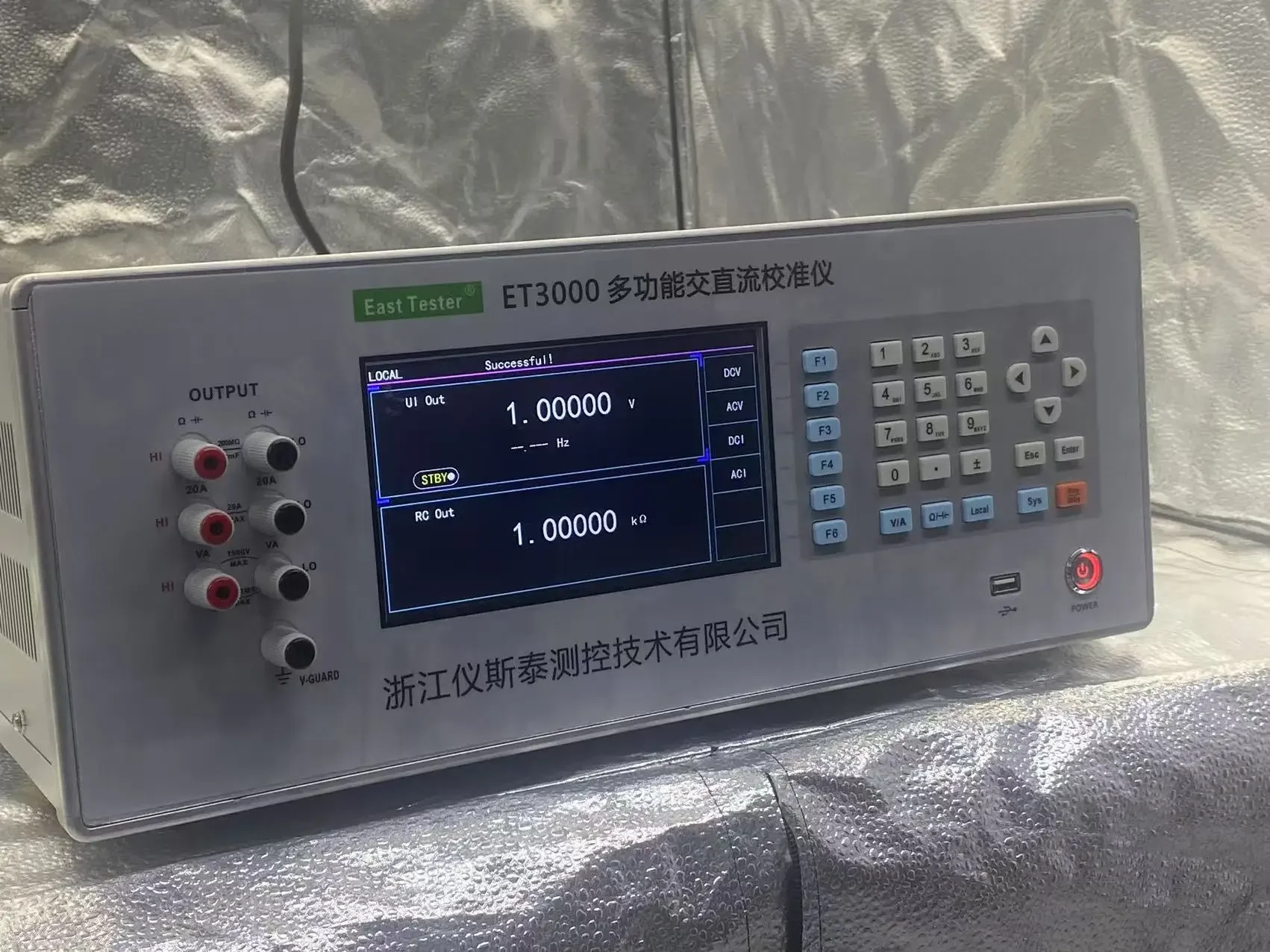 High Precision Electrical laboratory  mulfuction   calibrator ET30B  multimeter Calibrator test device can  be output big MA