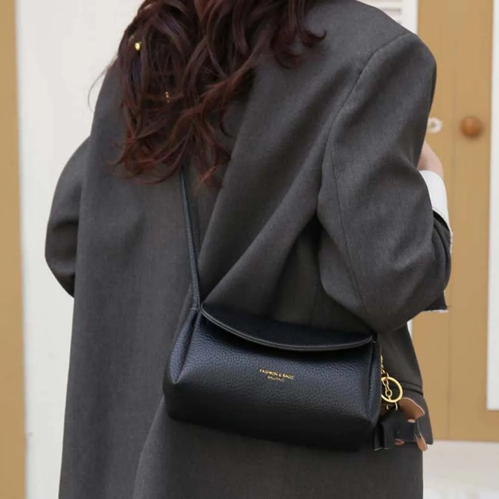 

Elegant Soft PU Pillow Bag Solid Color Anti-splash Water Women Shoulder Pouch Magnetic Button with Elephant Pendant