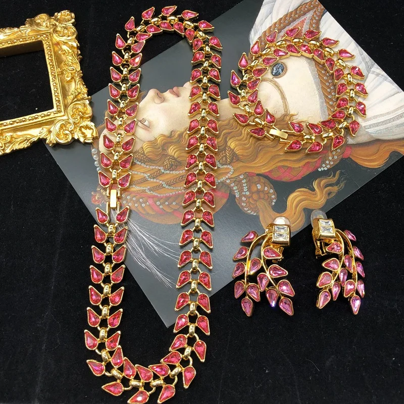 

Medieval series accessories, pink zircon leaves, elegant and elegant necklace, bracelet, ear clip, earring set