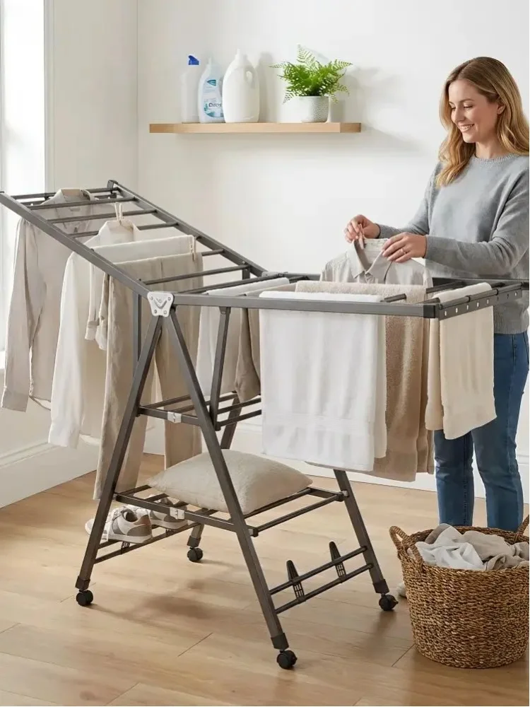 Tragbarer Rollbarer Kleiderständer mit Rädern, Verstellbarer und Faltbarer Trockenständer, Geeignet zum Trocknen von Schuhen, Drei Ebenen für Zuhause