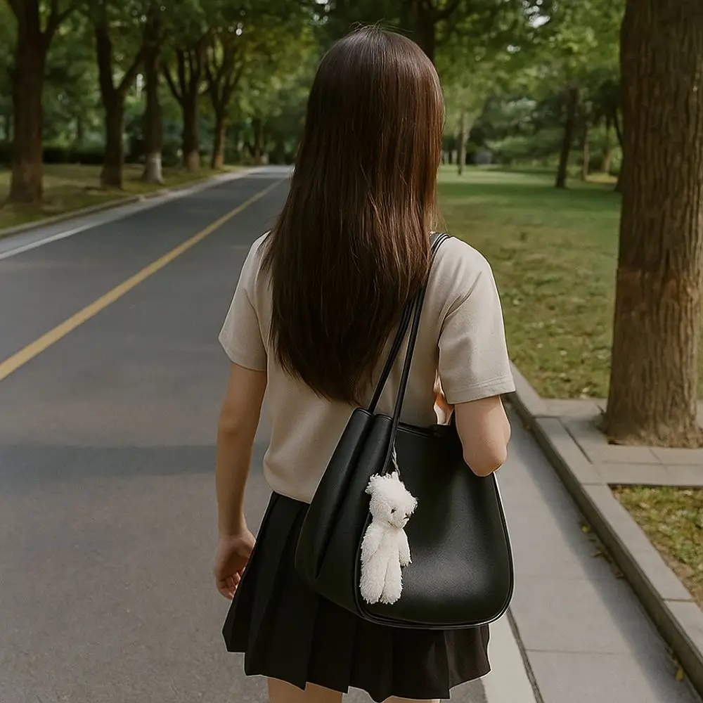 شعبية الكورية نمط بو الجلود حقيبة كتف بلون سعة كبيرة حقيبة تحت الإبط لينة مع الدب قلادة حمل حقيبة السفر #2