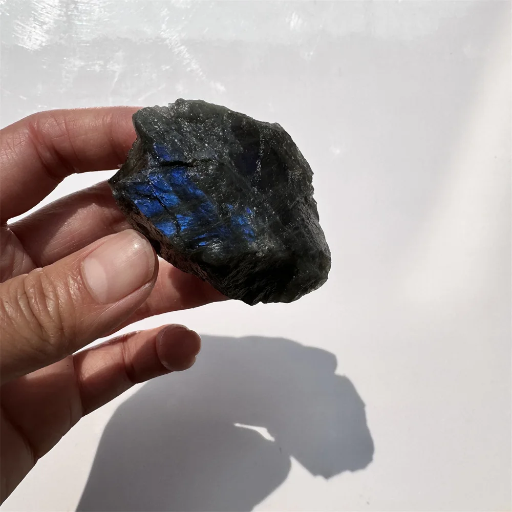 Natural strong blue light elongated stone raw stone hand unpolished quartz specimen wool landscape fragrance building stone whol