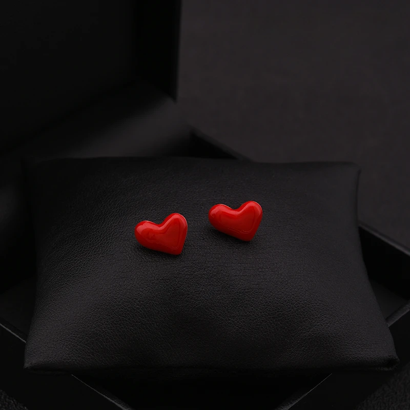 

Brooch Cute Mini Little Red Heart Collar Pin Women Shirt Neckline Anti-Exposure Fixing Buckle Japanese Style Jewelry Accessories