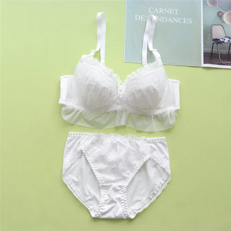 Sweet white lingerie brief  water-soluble bralette embroidery film cup bralette no steel ring fresh and girly cute gather underw