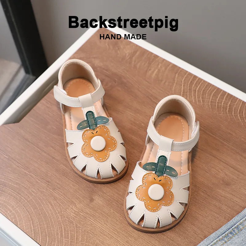 Girls' Sandals 2026 Summer New Leather Soft Bottom Flower Hollow Roman Sandals Versatile Fashion Breathable Beach Baby Shoes