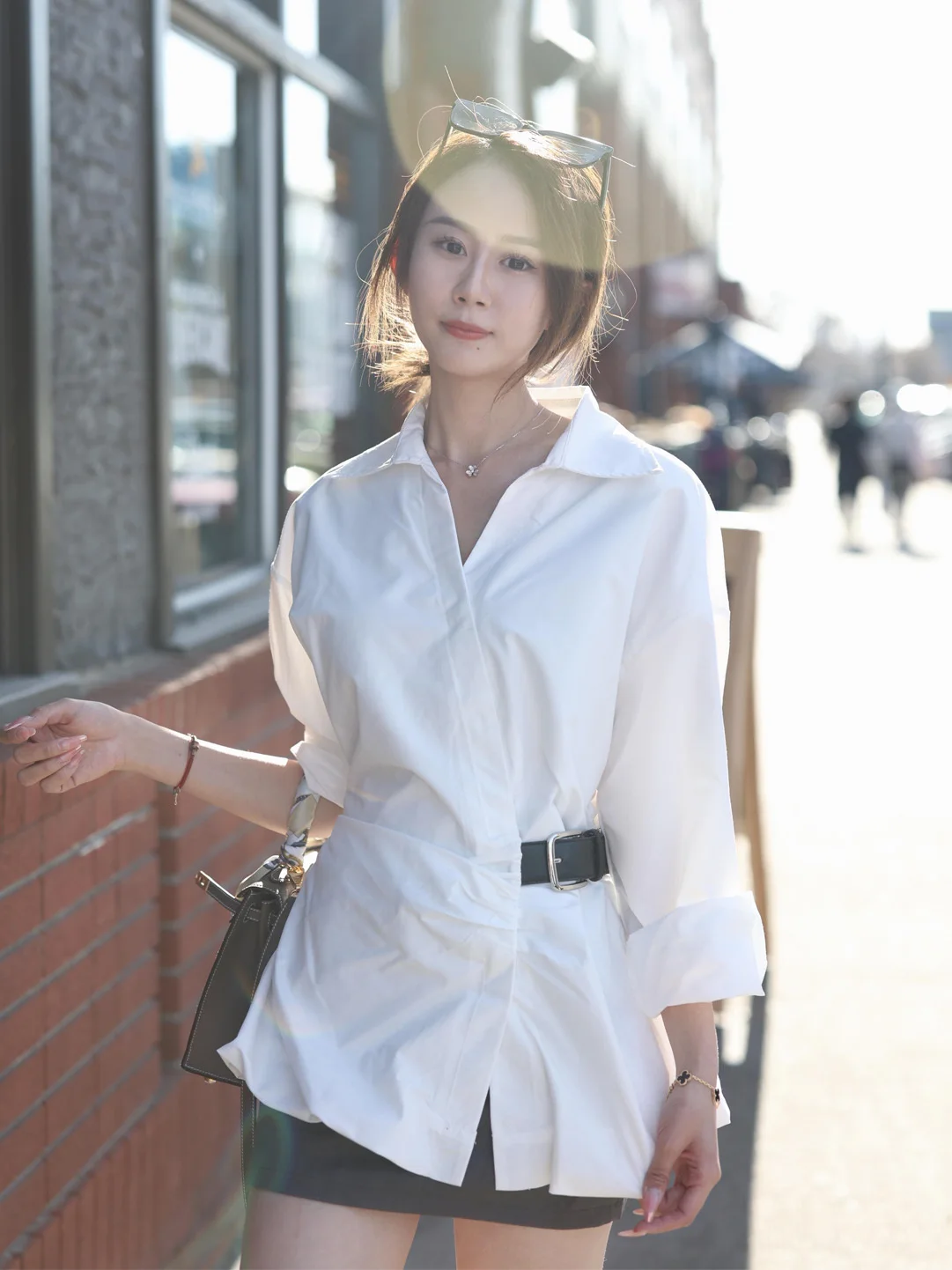 

Элегантная белая женская блузка с длинным рукавом в корейском стиле, с плиссированным поясом, приталенная, для офиса, из полиэстера