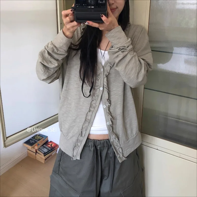 

Уличная одежда, свободная футболка с v-образным вырезом и рюшами, женская осень 2022, новый корейский стиль, однотонные повседневные топы на пуговицах