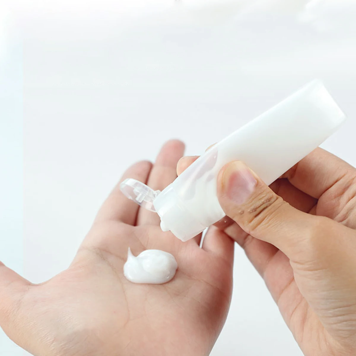 

20pcs Squeezable Dispenser Bottles 30Ml Reusable Plastic Lotion Hose Emulsion Leakproof Travel Makeup Container Gel
