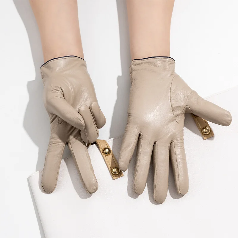 قفاز نسائي من الجلد الطبيعي وبطانة من الصوف بسحاب بيج، قفاز نسائي سميك ودافئ من جلد الغنم بشاشة لمس للقيادة