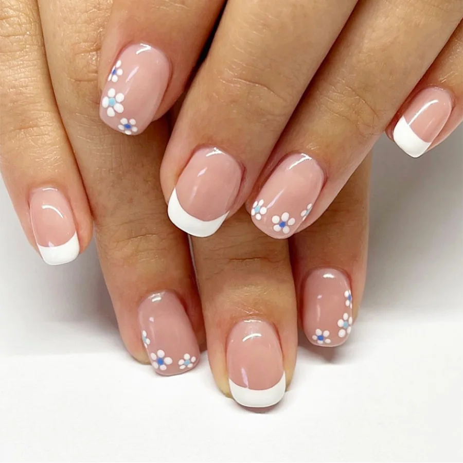 24Pcs Short Square Head with White French Press on Nails Sets Patch Cute Flower Simple Fake Nails False Finished Manicure Tips