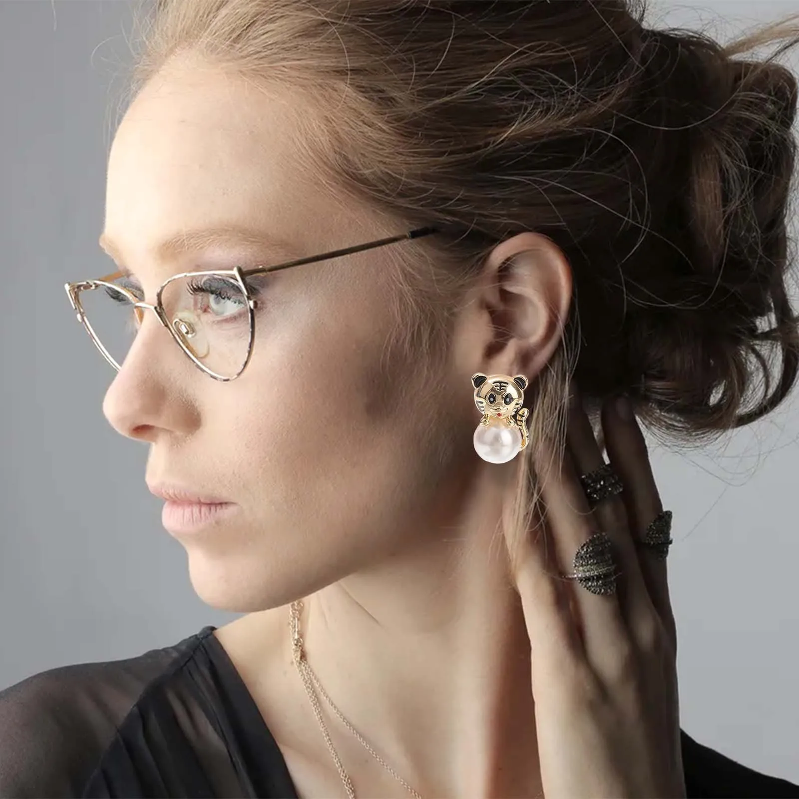 

Pearl Tiger Earrings Women Studs Drop Animal Lady Accessory nament Decors Creative Chic Bright Decorative Lovely