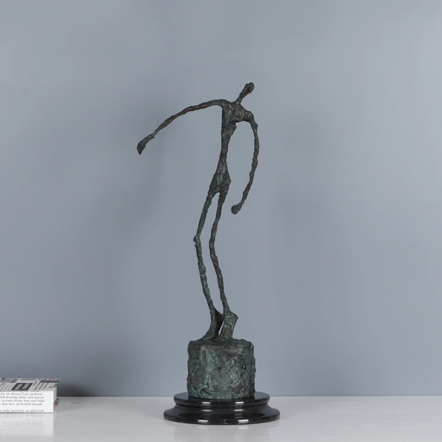 Bronze Giacometti Art Falling Man Statue Famous Abstract Sculpture Replica Handicrafts for Home Decoration Festival Gift