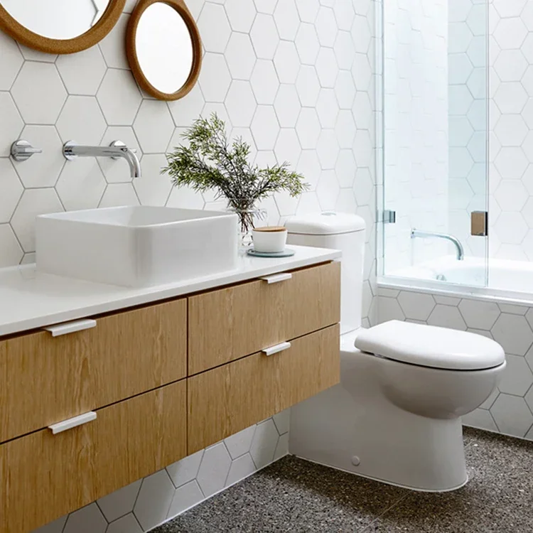 Equipamento de banheiro com vaidade de hotel