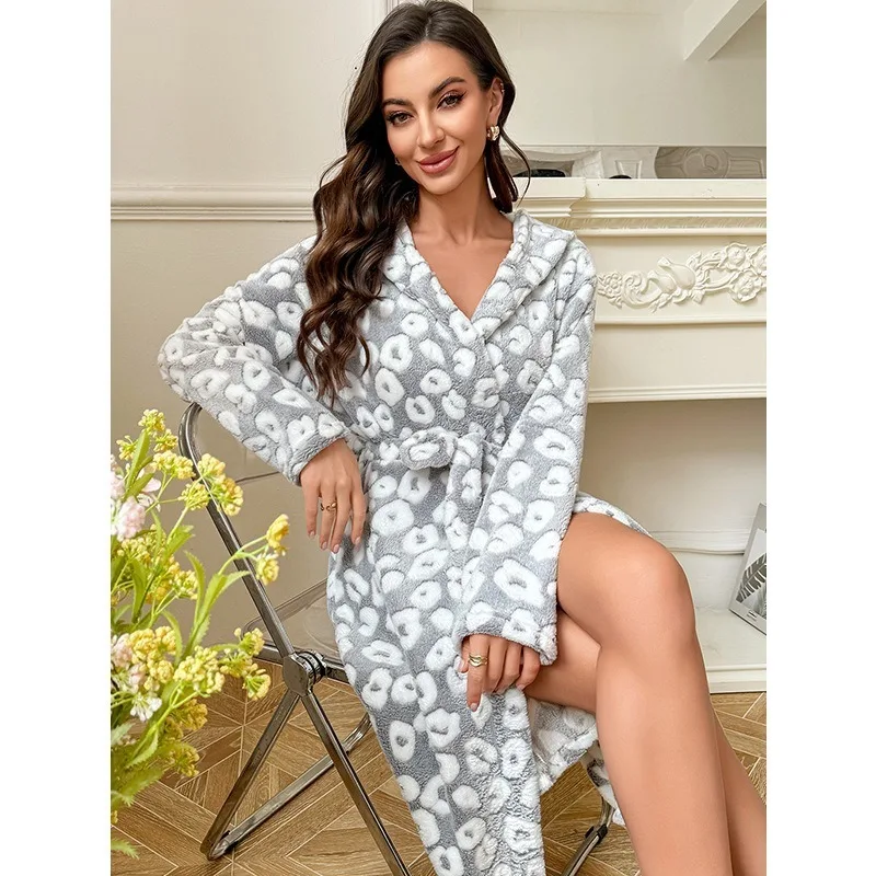 

Новые женские зимние бархатные ночные рубашки серого цвета с принтом, утолщенные длинные пижамы и уютные халаты для домашней одежды